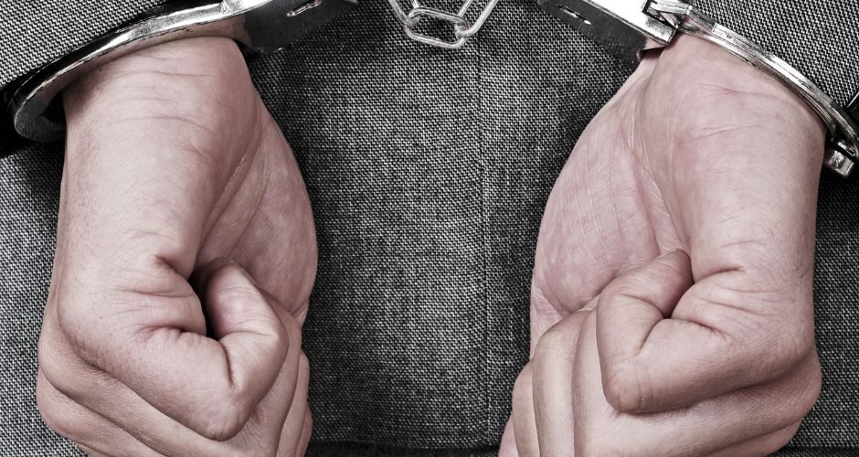 Professoressa arrestata per abusi su minori. La pedofilia non è dove pensi